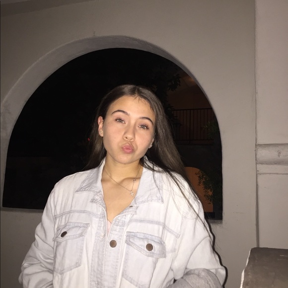 Meet your Posher, Danielle - Picture 1 of 1